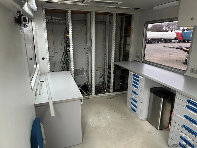 Scania P230 TOP: multifunctionele ruimte met airco (camper?), 22kVA generator, hydraulische steunpot Scania P230 TOP: multifunct. ruimte met airco (camper?...