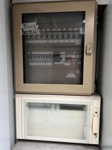 Scania P230 TOP: multifunctionele ruimte met airco (camper?), 22kVA generator, hydraulische steunpot Scania P230 TOP: multifunct. ruimte met airco (camper?...