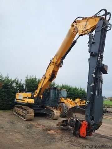 Abbruchbagger Hyundai HX330L with demolition boom, standard boom & shear