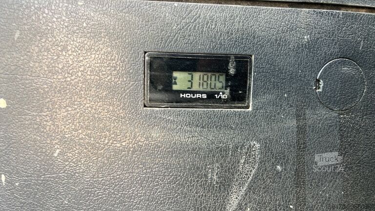 Kāpurķēžu ekskavators Hyundai HX520AL