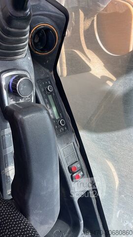 Kāpurķēžu ekskavators Hyundai HX520AL