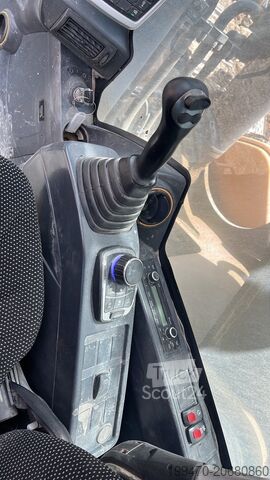 Kāpurķēžu ekskavators Hyundai HX520AL