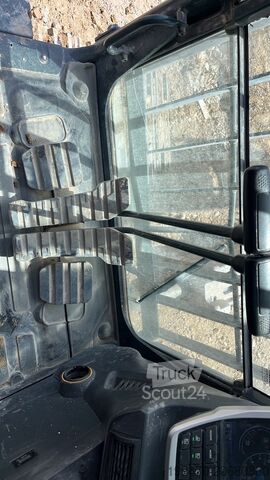 Kāpurķēžu ekskavators Hyundai HX520AL