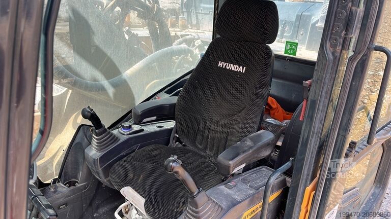 Kāpurķēžu ekskavators Hyundai HX520AL