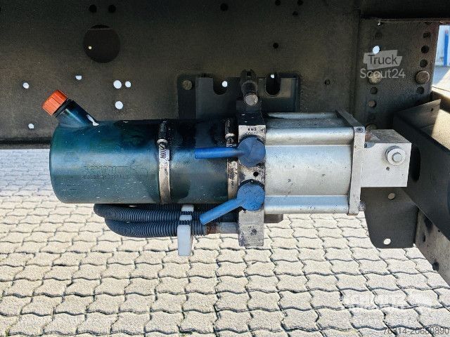 Naczepa otwarta z plandeką Schmitz Cargobull Curtainsider Mega Getränke