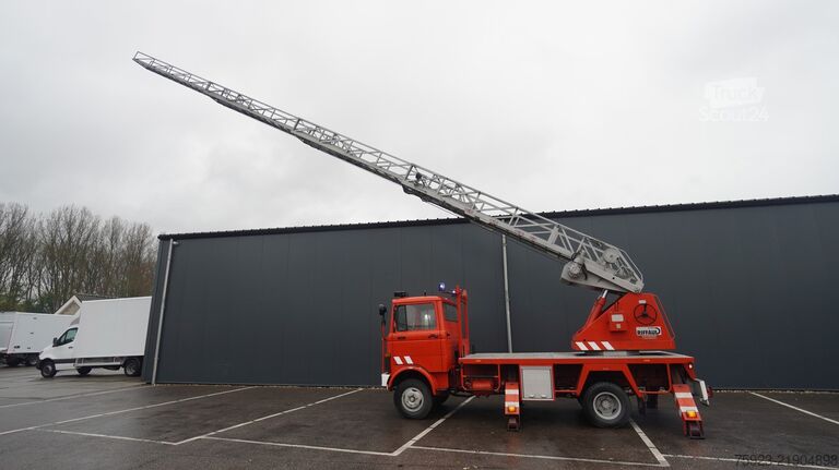 Véhicule de lutte contre les incendies Mercedes-Benz 809 fire ladder truck