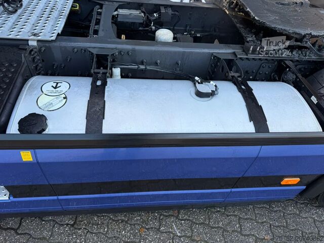 Standaard-SZM Volvo FH 460 Globetrotter XL 2x tank Standairco 405.3...