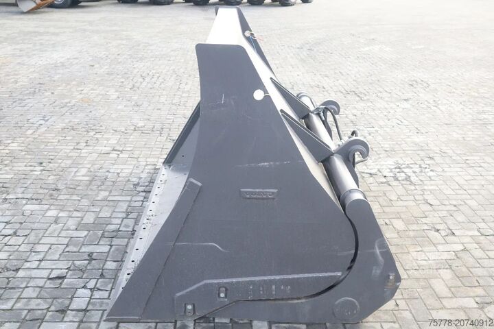 Lopata Volvo 3 M3 | HIGH TIP BUCKET | HOCHKIPPSCHAUFEL | HOO...