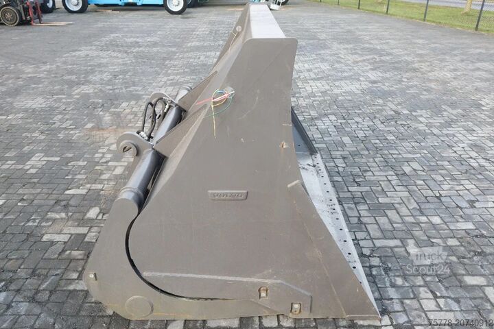 Lopata Volvo 3 M3 | HIGH TIP BUCKET | HOCHKIPPSCHAUFEL | HOO...