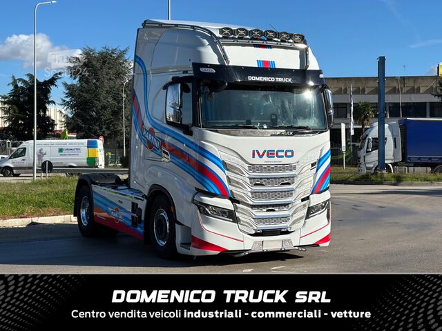 Tractora de carretera estándar Iveco S-Way 580 Edizione Limitata Martini