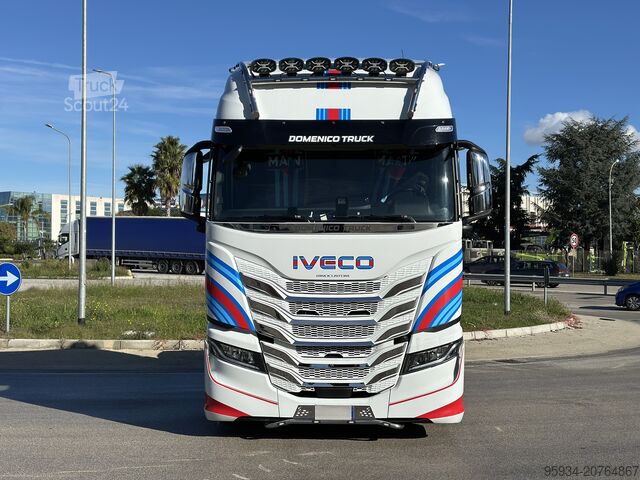 Trattore stradale standard Iveco S-Way 580 Edizione Limitata Martini