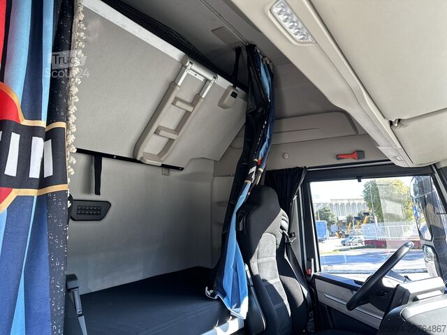 Tractora de carretera estándar Iveco S-Way 580 Edizione Limitata Martini