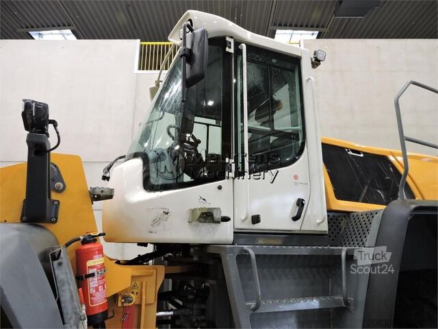 Ładowarka kołowa LIEBHERR L 566 Xpower