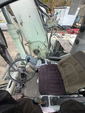 Pelle sur pneus ATLAS Terex 1605
