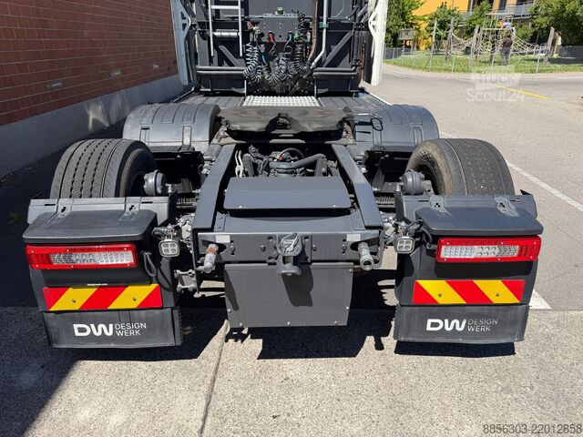 Véhicule tracteur Designwerk High Cab 6x2T 900 kWh