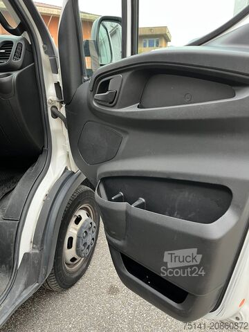 Fourgon isotherme frigorifique Iveco Daily 35 C 12