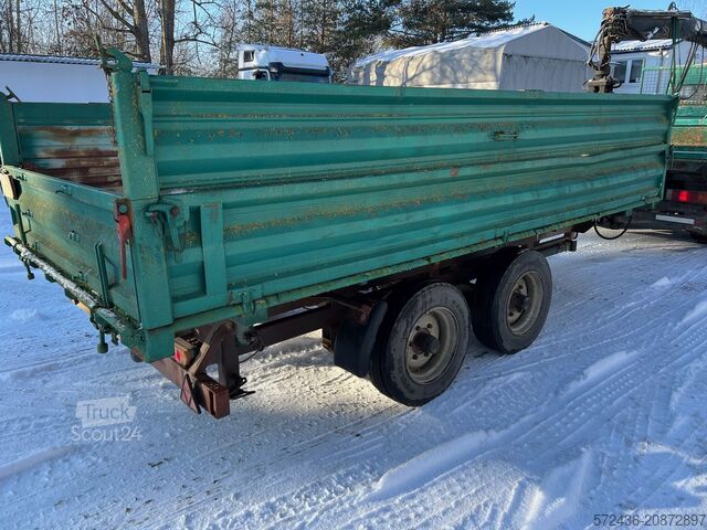 Remolque de plataforma baja Blomenröhr Zentralachs Kippanhänger mit Rampen