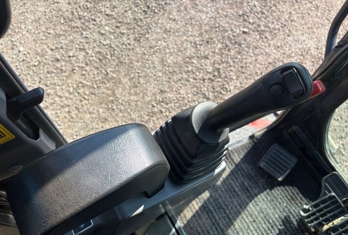 Miniescavatore Kubota KX057-4