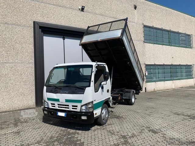 Transporter mit Kipper Isuzu NPR 35