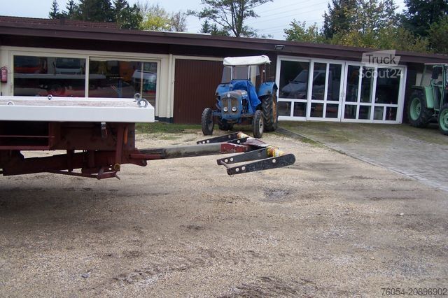 Ciężarówka z płaską platformą IVECO FIAT