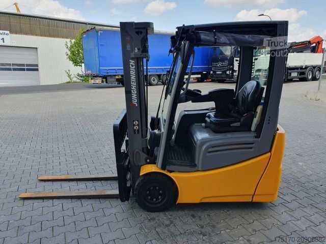 Carretilla elevadora frontal JUNGHEINRICH EFG 215 / Triplex: 4.25m! / SS / nur 2.184h!