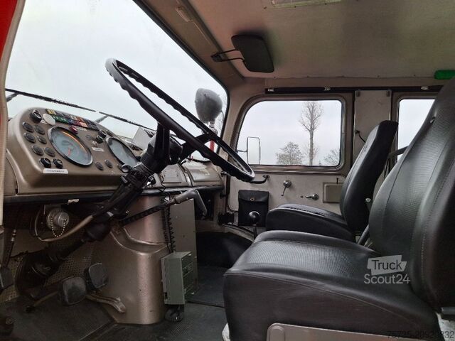 Véhicule de lutte contre les incendies MERCEDES-BENZ LAF 1113