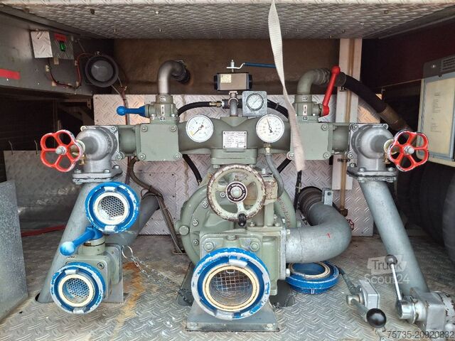 Véhicule de lutte contre les incendies MERCEDES-BENZ LAF 1113