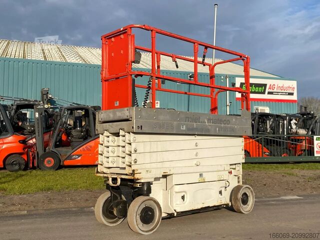 رفع المقص JLG 2630ES