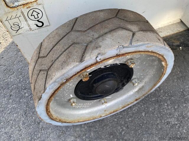 رفع المقص JLG 2630ES