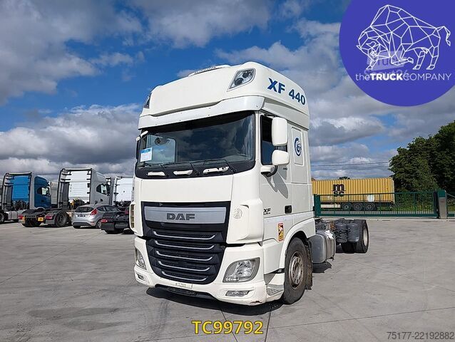 الهيكل مع كابينة السائق DAF XF 440