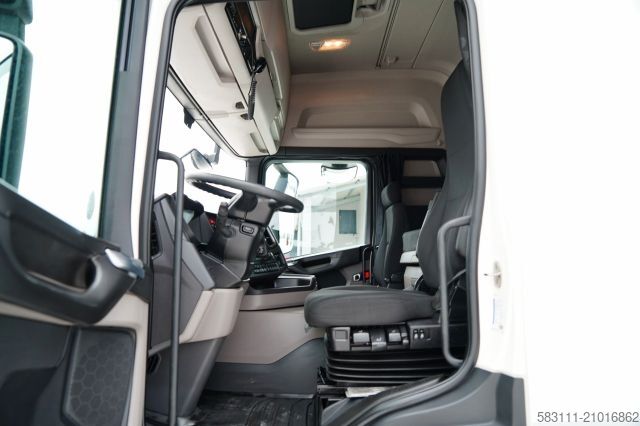 Camion jumbo SCANIA P 280 / SOLÓWKA / FIRANKA - 7,70 M / 4X2  / WECO