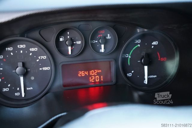 Koelwagen met geïsoleerde laadbak IVECO DAILY 35-130 / CH?ODNIA / AGREGAT CARRIER PULSOR