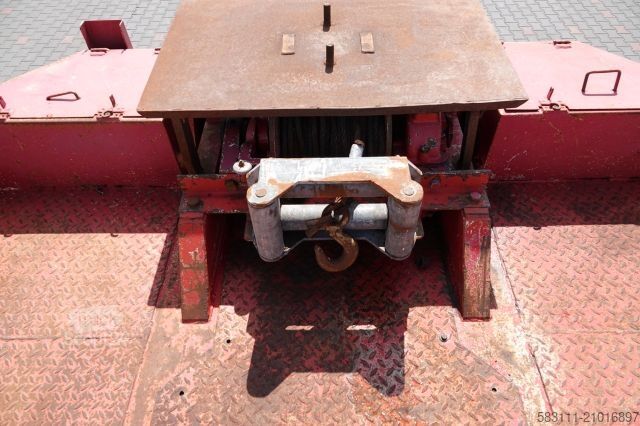 Низкорамный полуприцеп  LAWETA NISKOPODWOZIOWA / NAJAZDY HYDRAULICZNE /