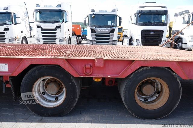 Низкорамный полуприцеп  LAWETA NISKOPODWOZIOWA / NAJAZDY HYDRAULICZNE /