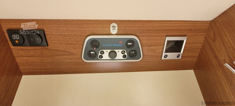 Integruota kemperis Eura Mobil Integra Line 720 EB