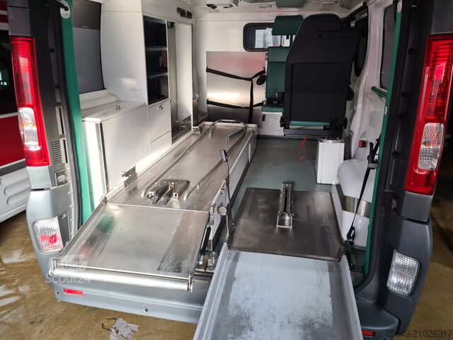 Camion de pompiers Renault Trafik 2.0 dCi115 4x2 Trafik 2.0 dCi115 4x2, Krankentransporter