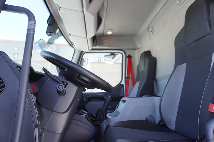 Dvitemperatūrinė šaldytuvo puspriekabė Renault D210 12T / Bitemperature Refrigerator