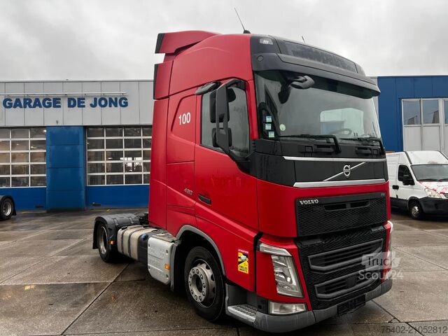 Standard tractor Volvo FH 13.420 Globetrotter / Mega / 2x Tank