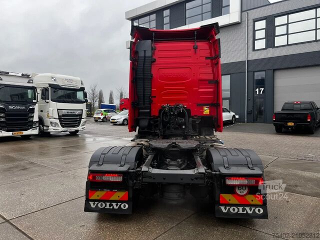 Standard tractor Volvo FH 13.420 Globetrotter / Mega / 2x Tank