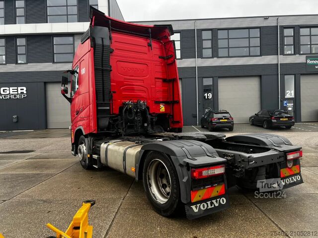Standard tractor Volvo FH 13.420 Globetrotter / Mega / 2x Tank