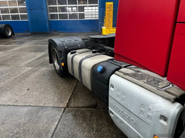 Standard tractor Volvo FH 13.420 Globetrotter / Mega / 2x Tank