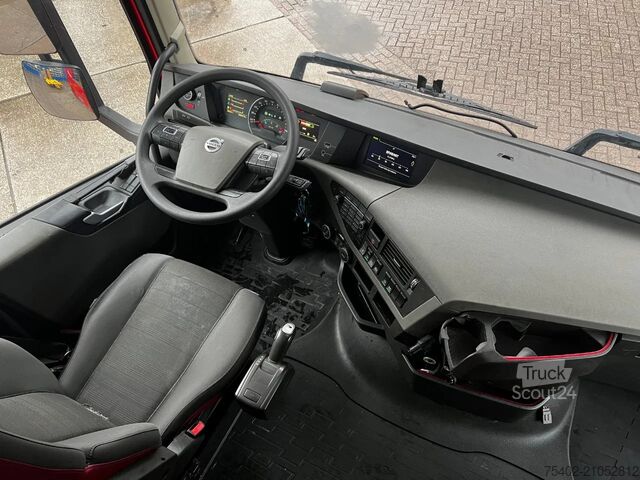 Standard tractor Volvo FH 13.420 Globetrotter / Mega / 2x Tank