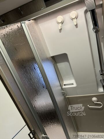 عربة تخييم Chausson V697