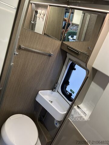 عربة تخييم Chausson V697