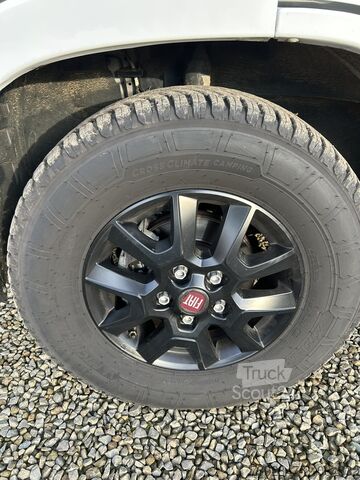 عربة تخييم Chausson V697