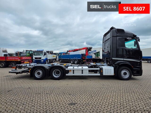 Vaihtolavakuorma-auto MERCEDES-BENZ Actros 2553 / Retarder / Ladebordwand /Lenkachse