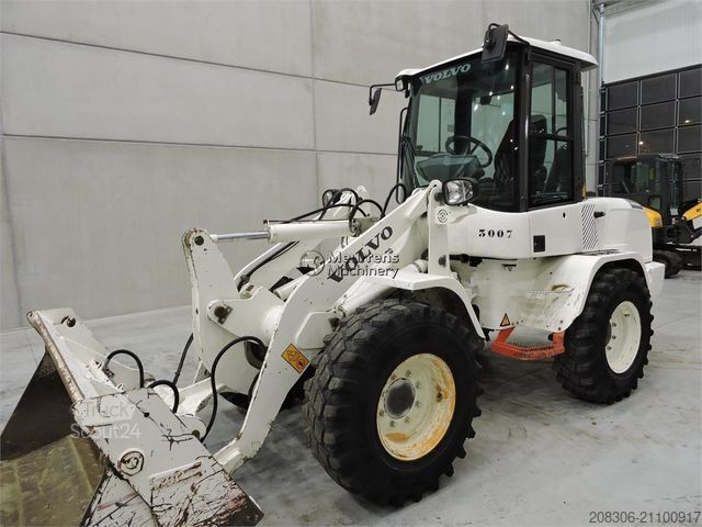 Wiellader VOLVO L30G + FORK