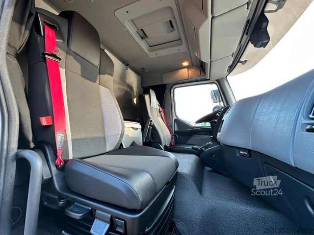 Plattewagen met zeil RENAULT D280 4x2 BL Plane&Spriegel / Palfinger LBW / ACC