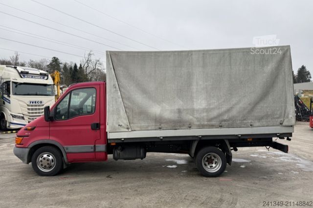 Transportador con plataforma y toldo IVECO Daily 35C15 4x2
