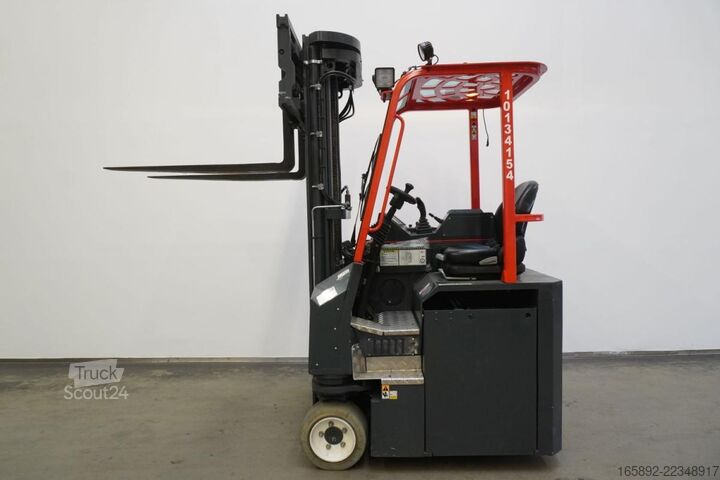 رافعة شوكية رباعية الاتجاهات Combilift CBE3000